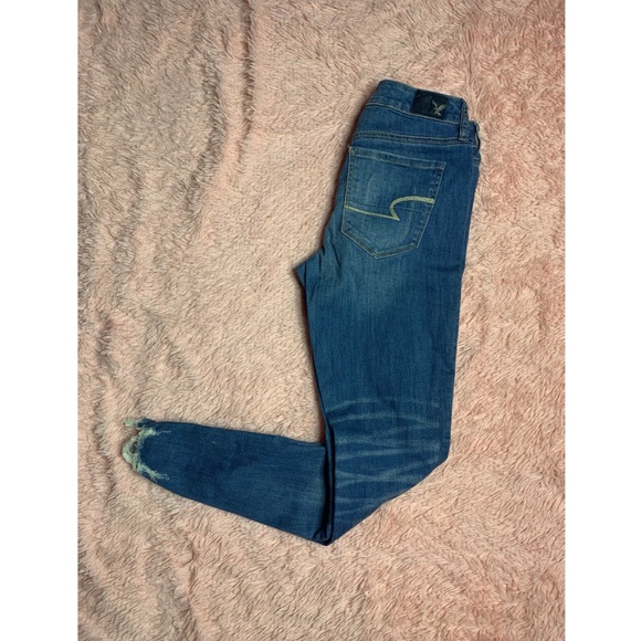 Distressed Mid Rise Jeans - Picture 3 of 6